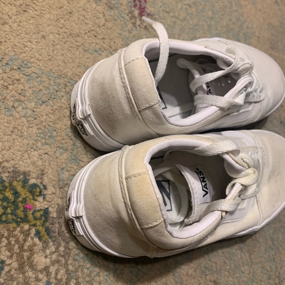 White vans - Picture 3 of 3
